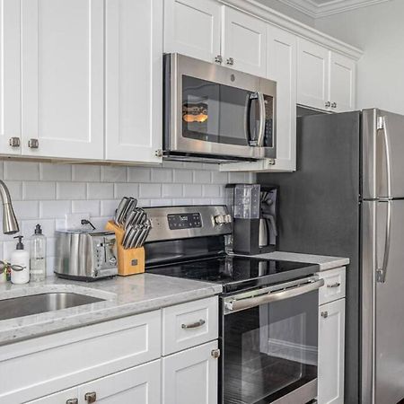 Bohemian Carriage House Villa Savannah Bagian luar foto